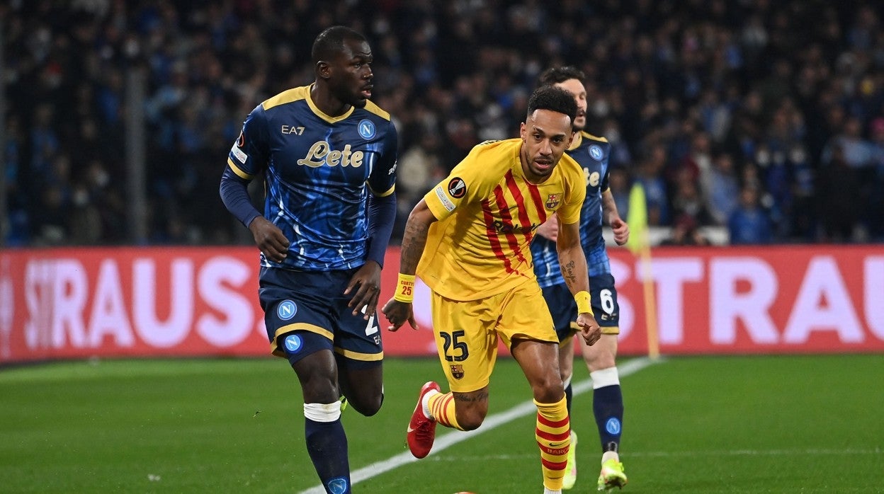 Koulibaly, durante un partido de la pasada temporada con el Nápoles ante el Barcelona