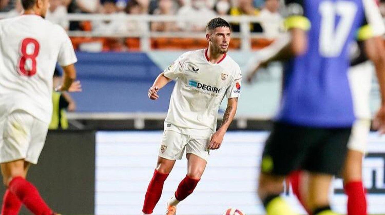 José Ángel levanta la cabeza antes de iniciar un desplazamiento