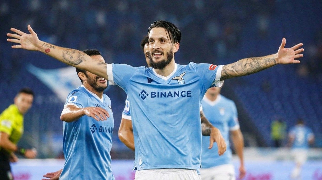 Luis Alberto celebra un tanto con la Lazio durante la temporada pasada