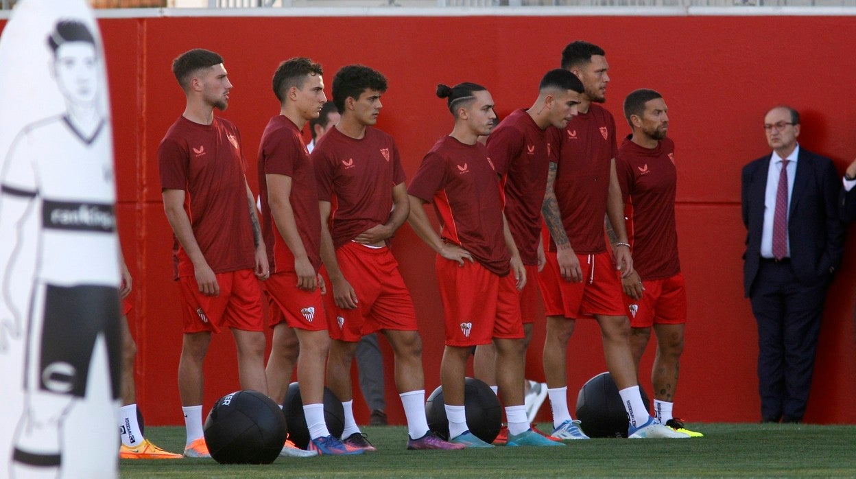 Zarzana (quinto desde la izquierda) en un entrenamiento esta pretemporada