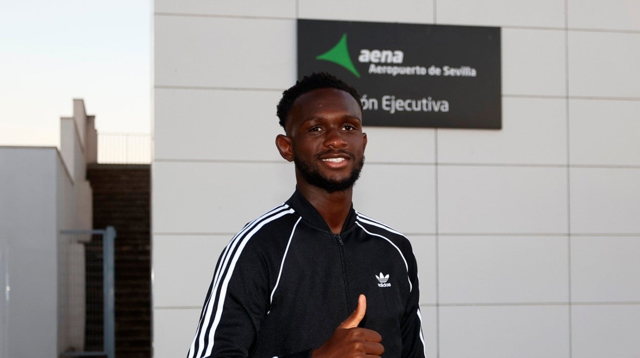 Tanguy Nianzou a su llegada a Sevilla