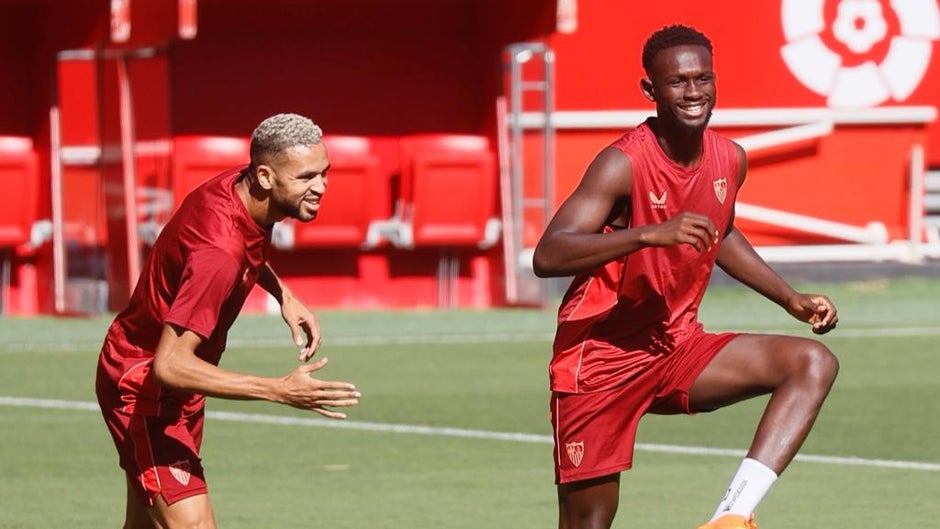 Nianzou, la gran novedad en el entrenamiento del Sevilla FC antes de recibir al Valladolid