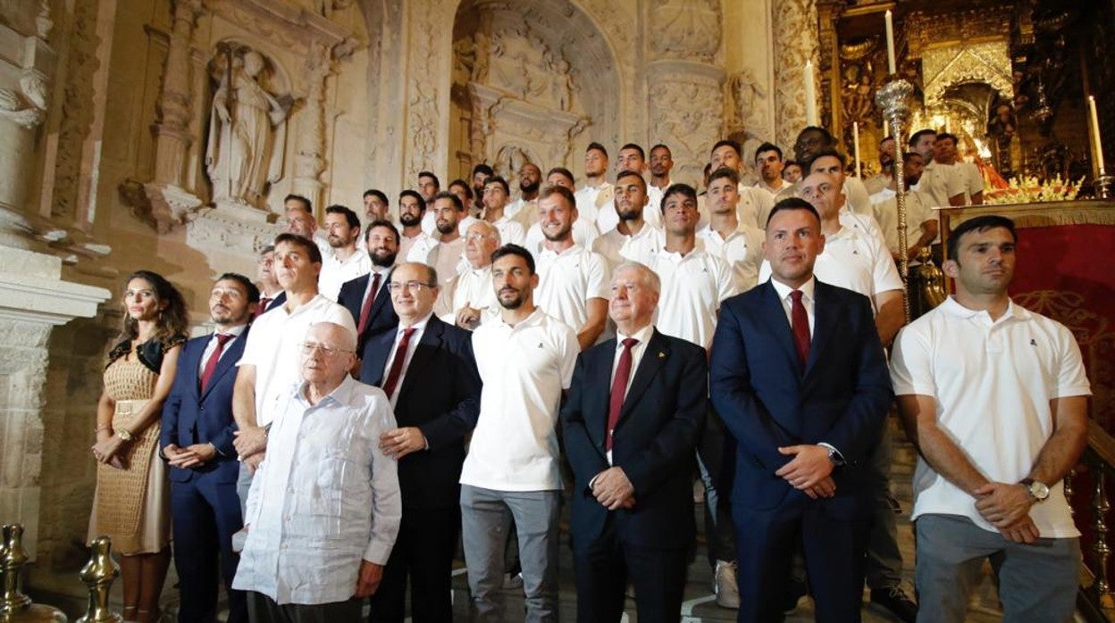 Foto oficial en la Catedral de Sevilla