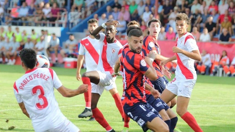 El Sevilla Atlético se quedó sin botín en su visita al Yeclano (2-1)