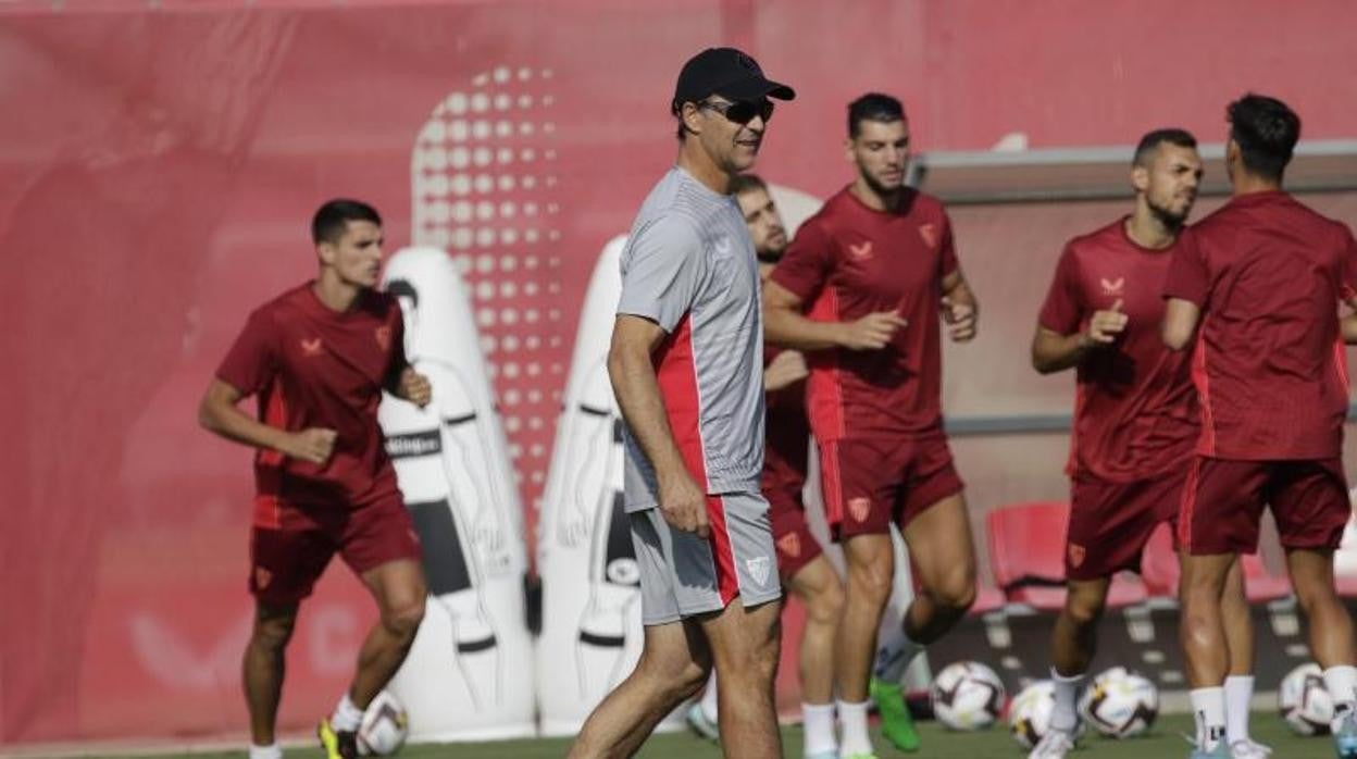 Julen Lopetegui durante un entrenamiento de esta semana del Sevilla FC