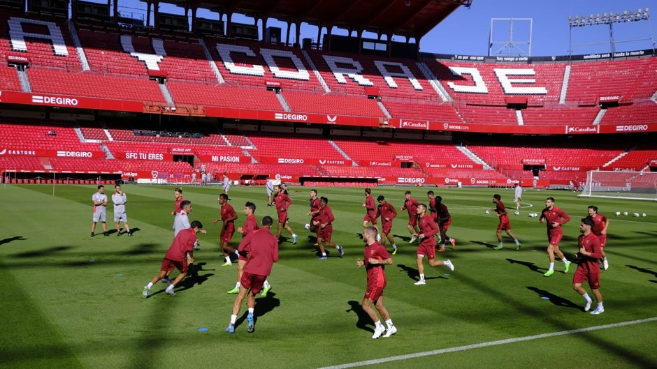 Último entrenamiento del Sevilla antes del 'match ball' de Lopetegui