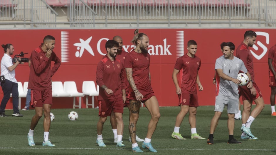 Sevilla - Borussia Dortmund, alineaciones oficiales: defensa con tres centrales con Carmona, Gudelj y Kike Salas