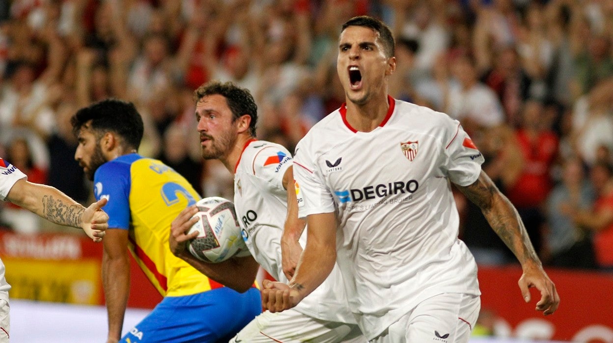 Erik Lamela celebra su gol al Valencia en el Sánchez-Pizjuán