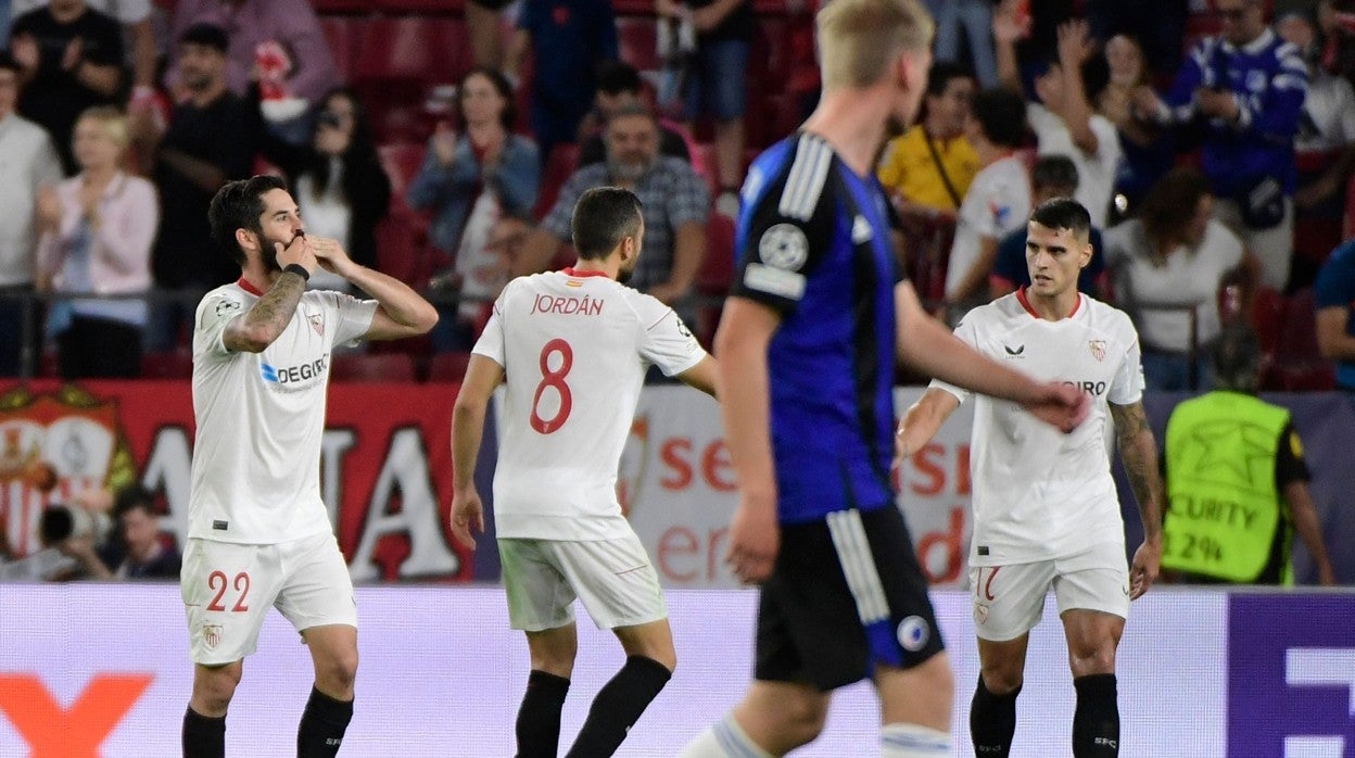 Isco celebra su primer gol con el Sevilla FC ante el Copenhague en Champions