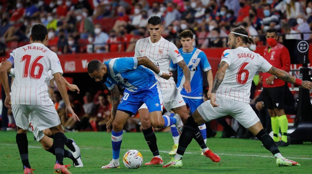 Un lance del Sevilla - Rayo Vallecano de la pasada temporada
