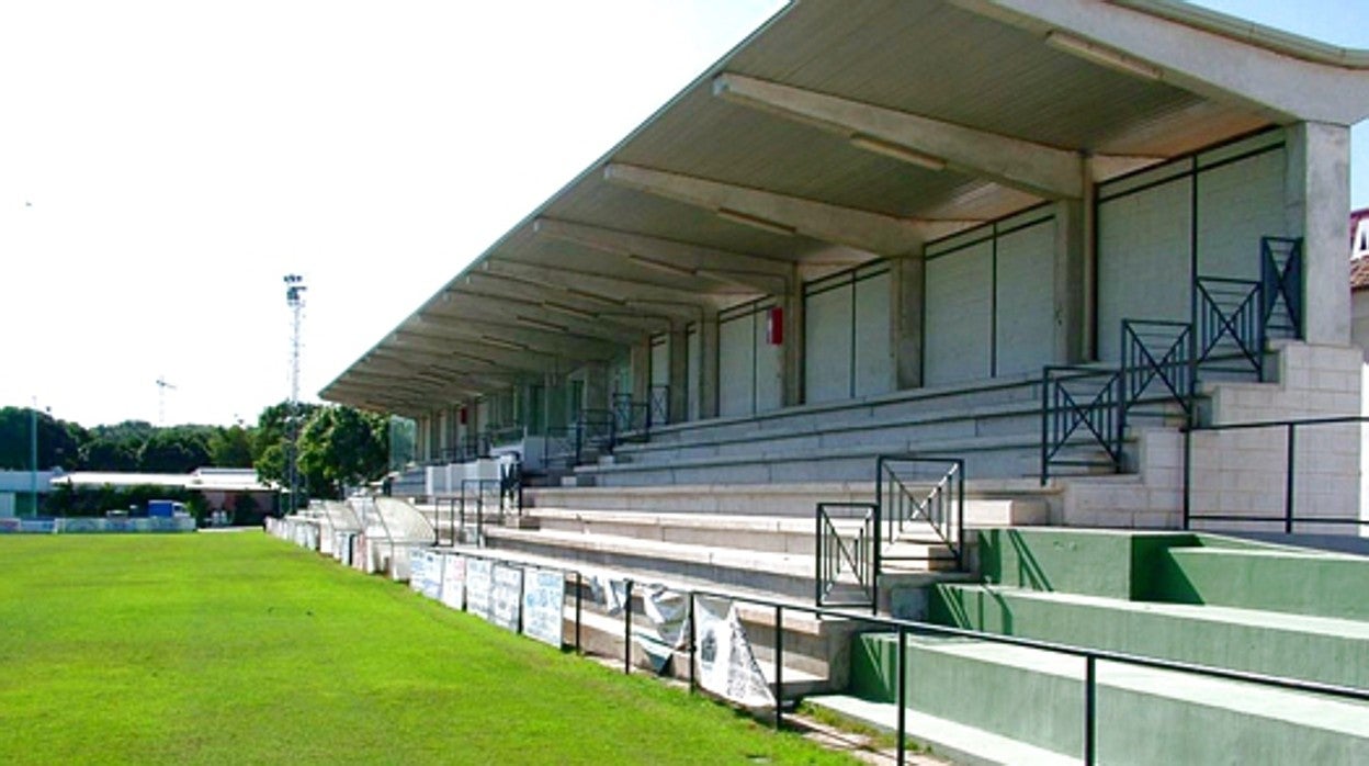 El Juventud de Torremolinos decidirá este jueves si juega el encuentro de la segunda ronda de la Copa del Rey ante el Sevilla FC en su estadio habitual, el Municipal de El Pozuelo, o en otra instalación