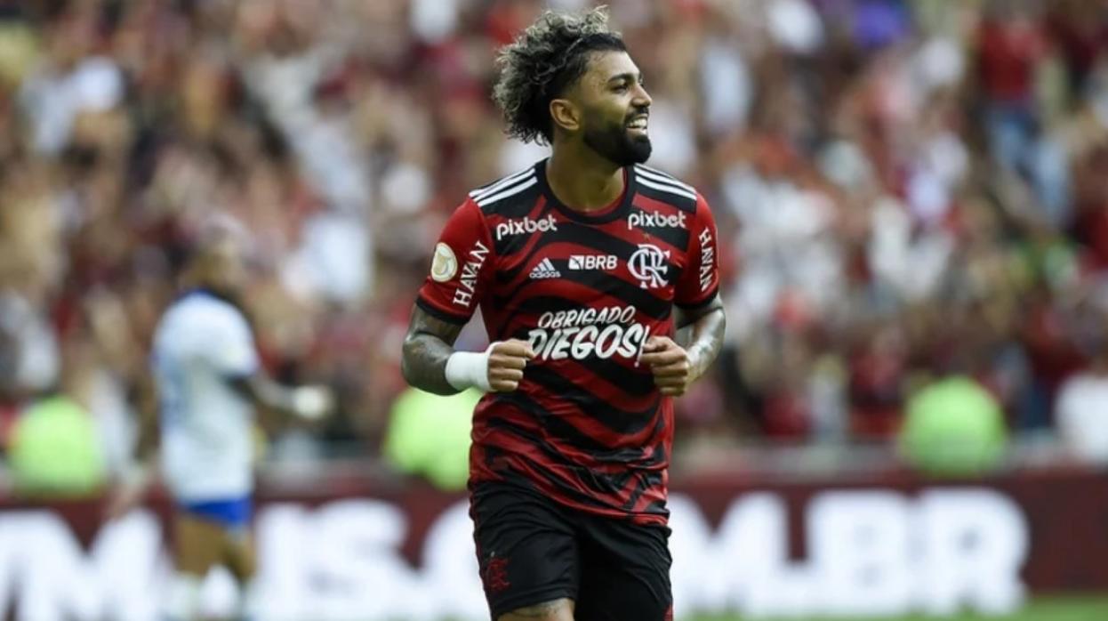 Gabigol celebra un gol con el Flamengo