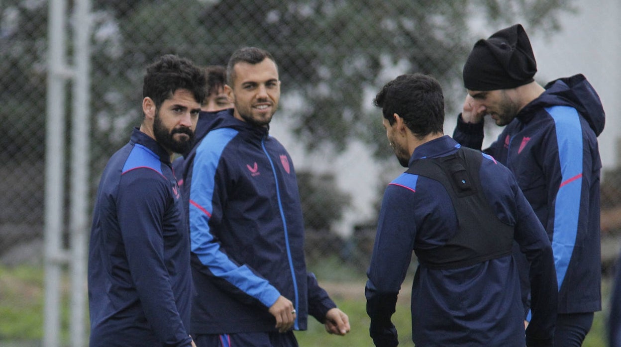 Isco, en uno de los últimos entrenamientos con sus compañeros del Sevilla