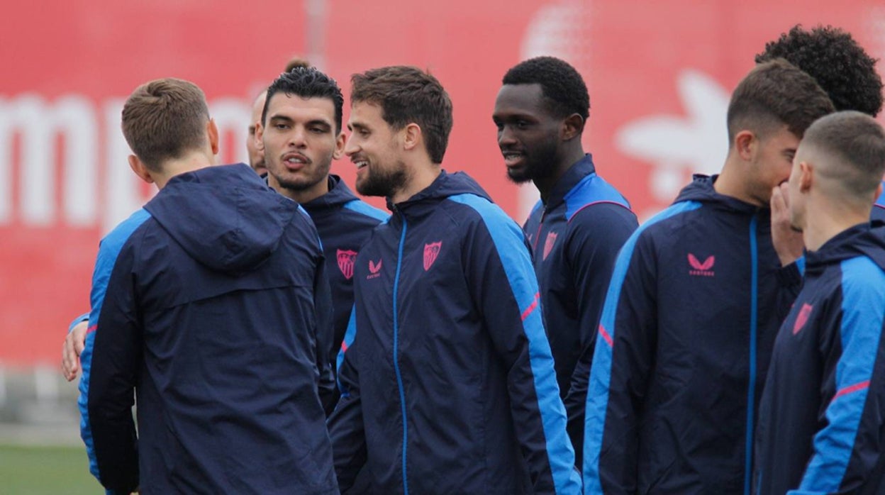 Januzaj, en un entrenamiento del Sevilla FC