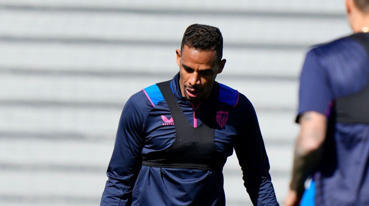 Bono y Nianzou entran en la convocatoria del Sevilla para la vuelta frente al Fenerbahçe