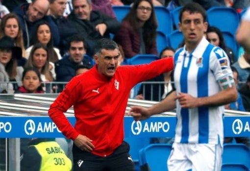 Mendilibar, en un derbi vasco entre la Real Sociedad y el Eibar