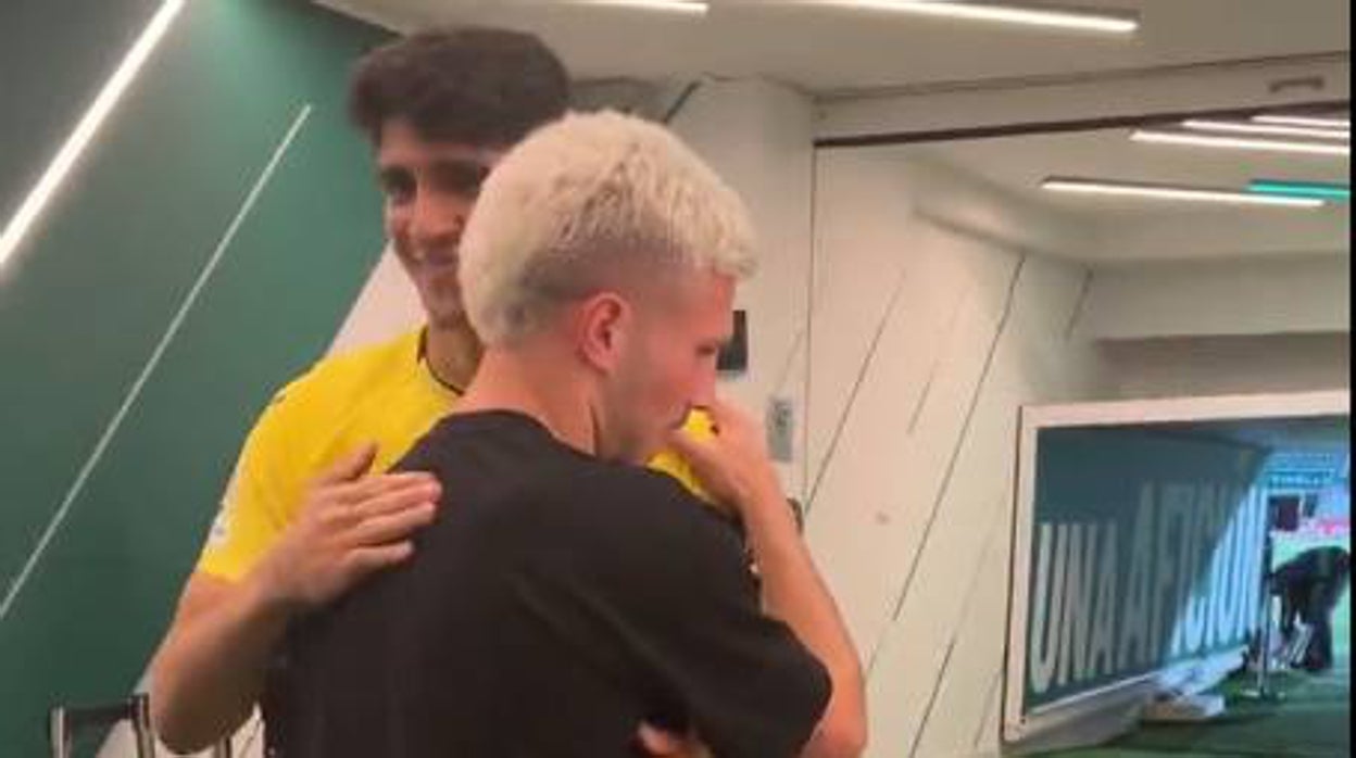El emotivo reencuentro de José Ángel Carmona con sus compañeros del Sevilla FC