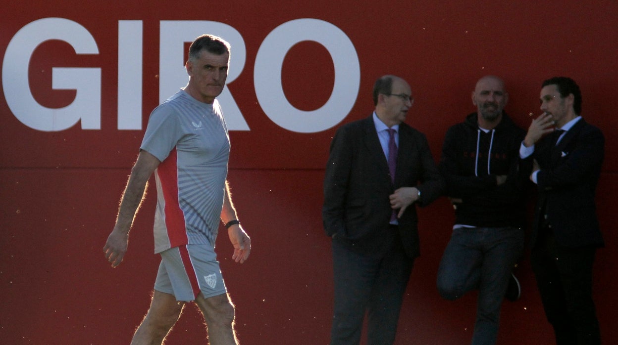 Mendilibar, Castro, Monchi y Del Nido Carrasco en la ciudad deportiva