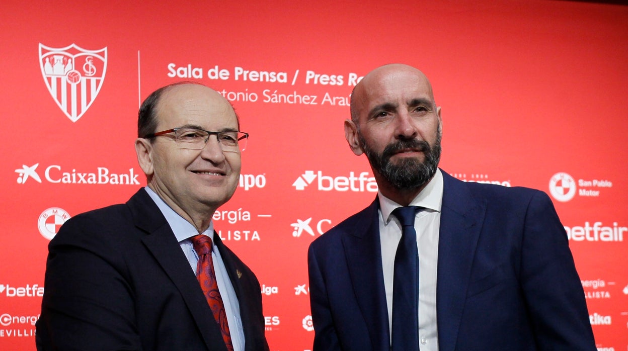 Presentación de Monchi en la sala de prensa del Sevilla en 2019