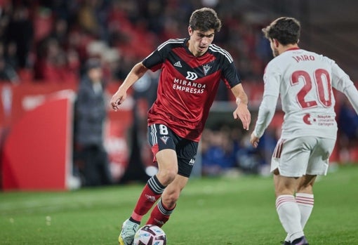 Juanlu Sánchez, durante un encuentro con el Mirandés