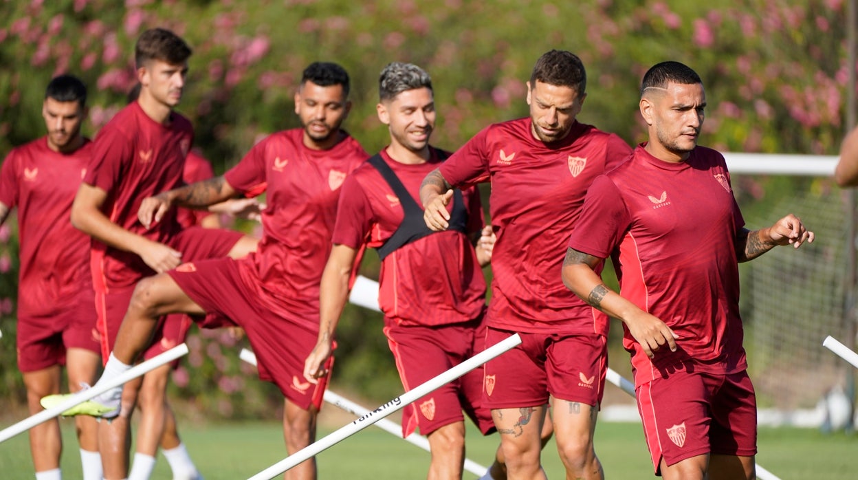 Rony Lopes encabeza el grupo en un entrenamiento en Montecastillo