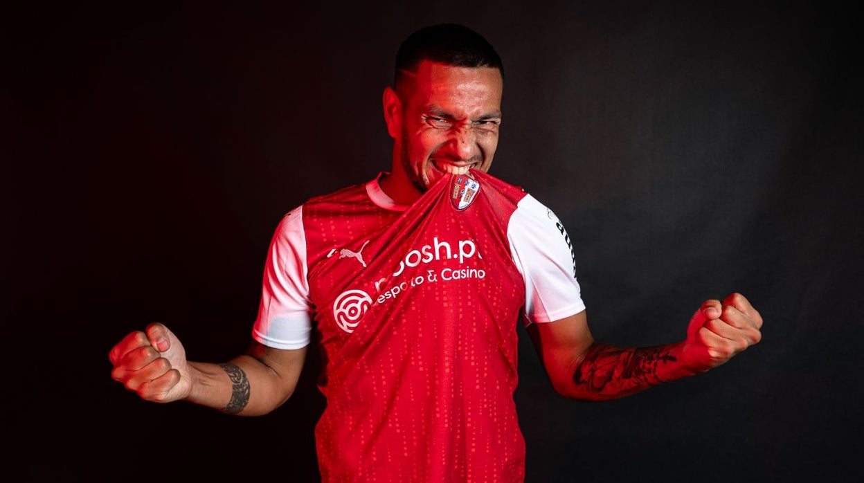 Rony Lopes posa con la camiseta del Sporting de Braga