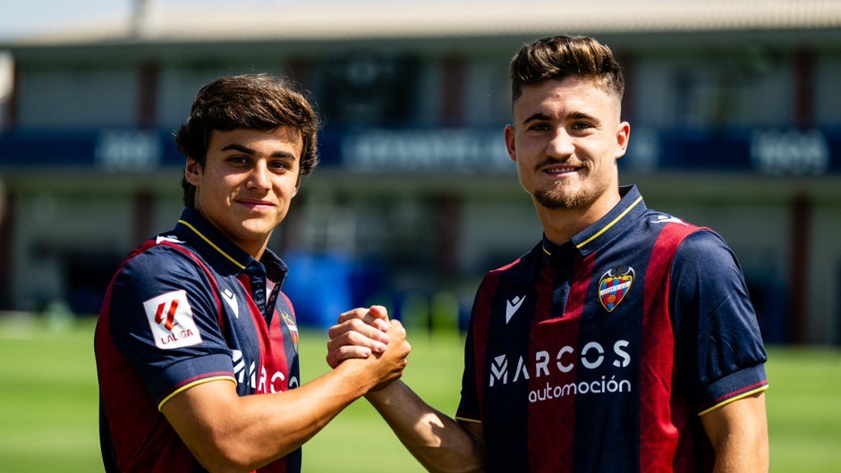 El Levante anuncia los fichajes de Iván Romero y Carlos Álvarez