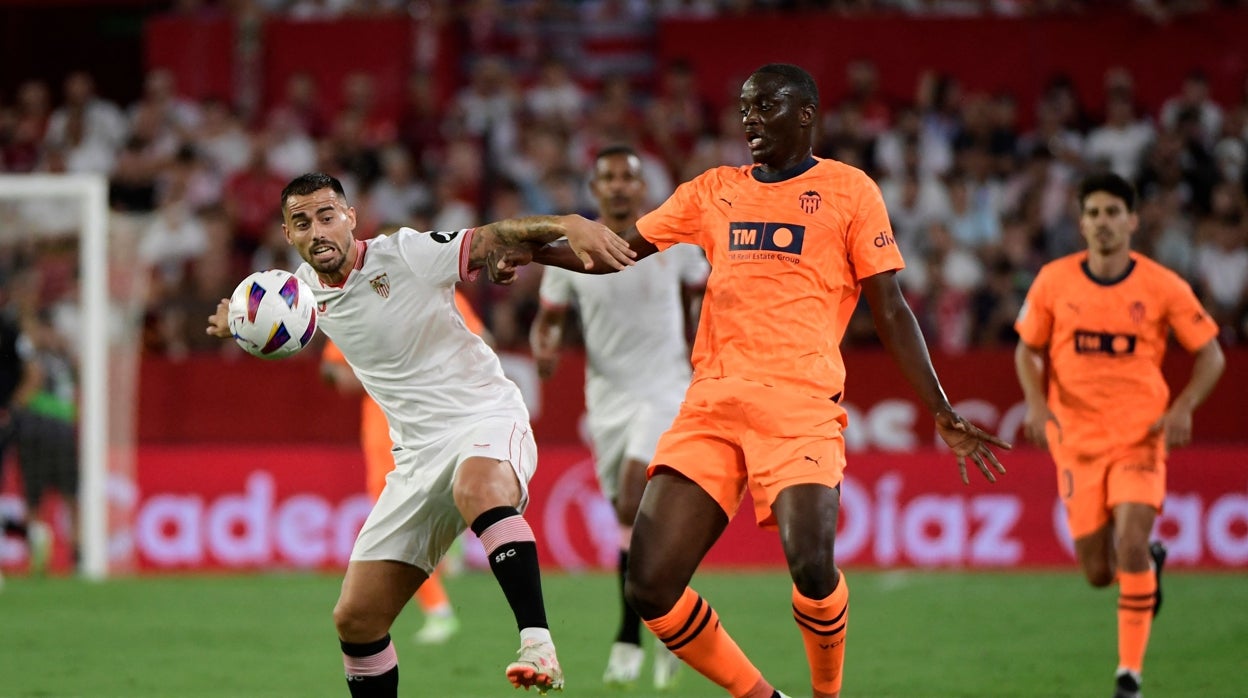 Suso durante un lance del partido frente al Valencia