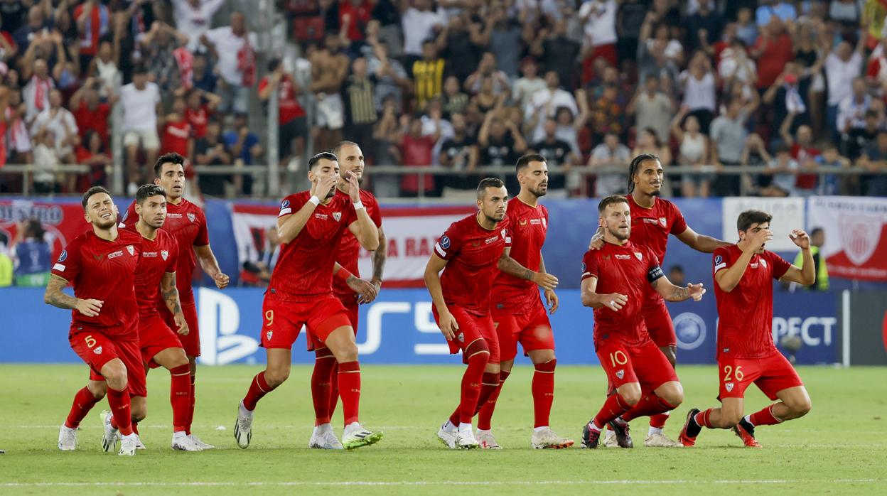Lamento del conjunto sevillista tras un penalti que pudo detener Bono