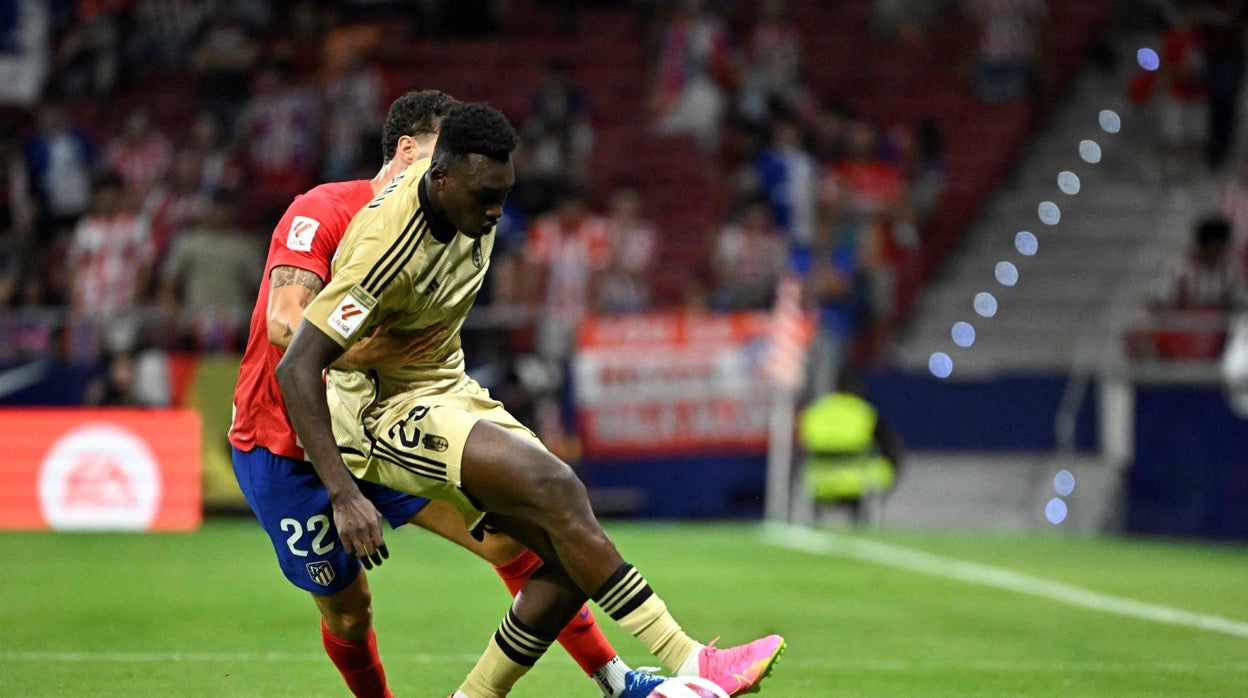 Samu Omorodion, durante el duelo de la jornada inaugural entre Atlético de Madrid y Granada