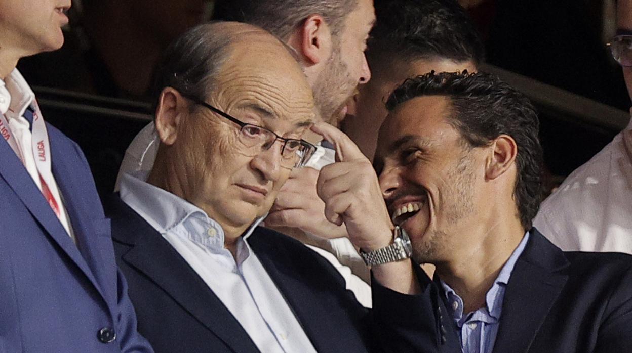 El presidente del Sevilla, José Castro, junto al vicepresidente José María del Nido Carrasco
