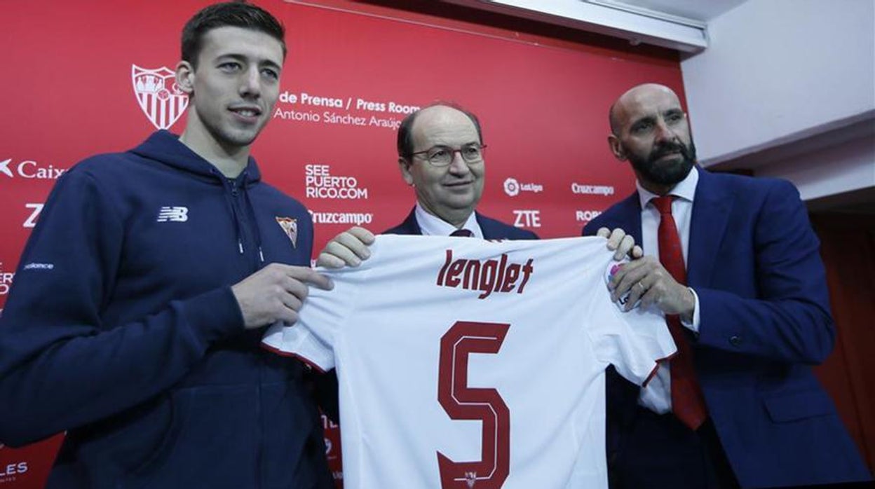 Lenglet, en su presentación con el Sevilla FC en 2017