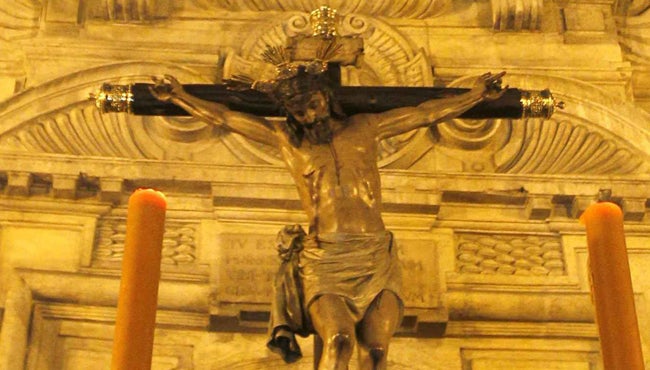 En imágenes: Recogimiento junto al Cristo de Burgos