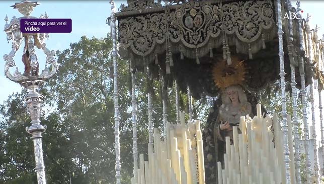 María Santísima de la Estrella en su saludo a la Capilla del Carmen - Semana Santa de Sevilla 2018