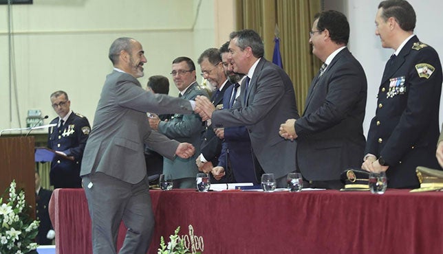 La Trinidad recibió la condecoración de la Policía Local de Sevilla