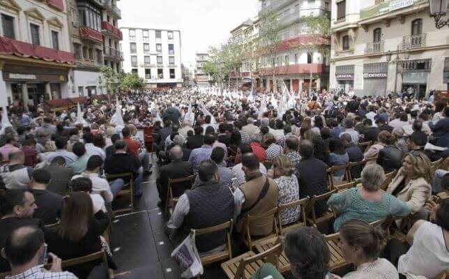 La Junta de Andalucía pide al Gobierno central que rebaje el IVA del alquiler de sillas de la Semana Santa