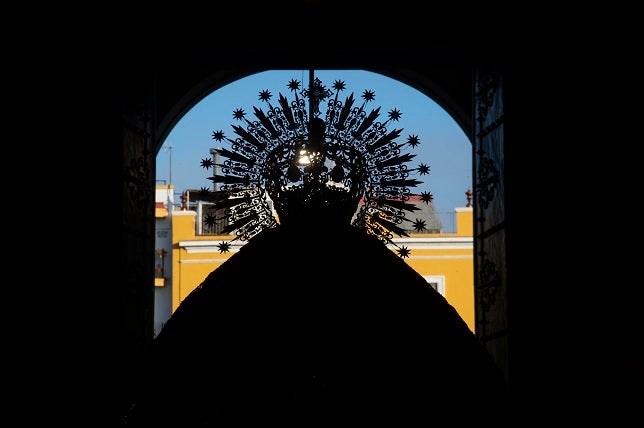 Las mejores imágenes de los «besamanos» de la Esperanza