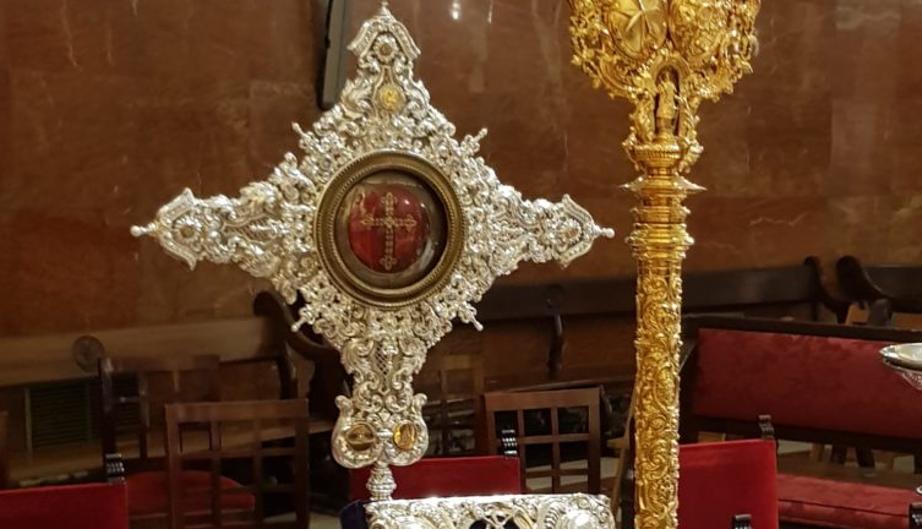 El Gran Poder recibe la donación de un Lignum Crucis