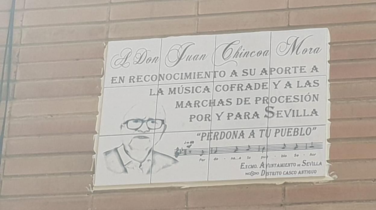 Un momento del merecido homenaje que la ciudad de Sevilla ha tributado a Juan Chincoa Mora