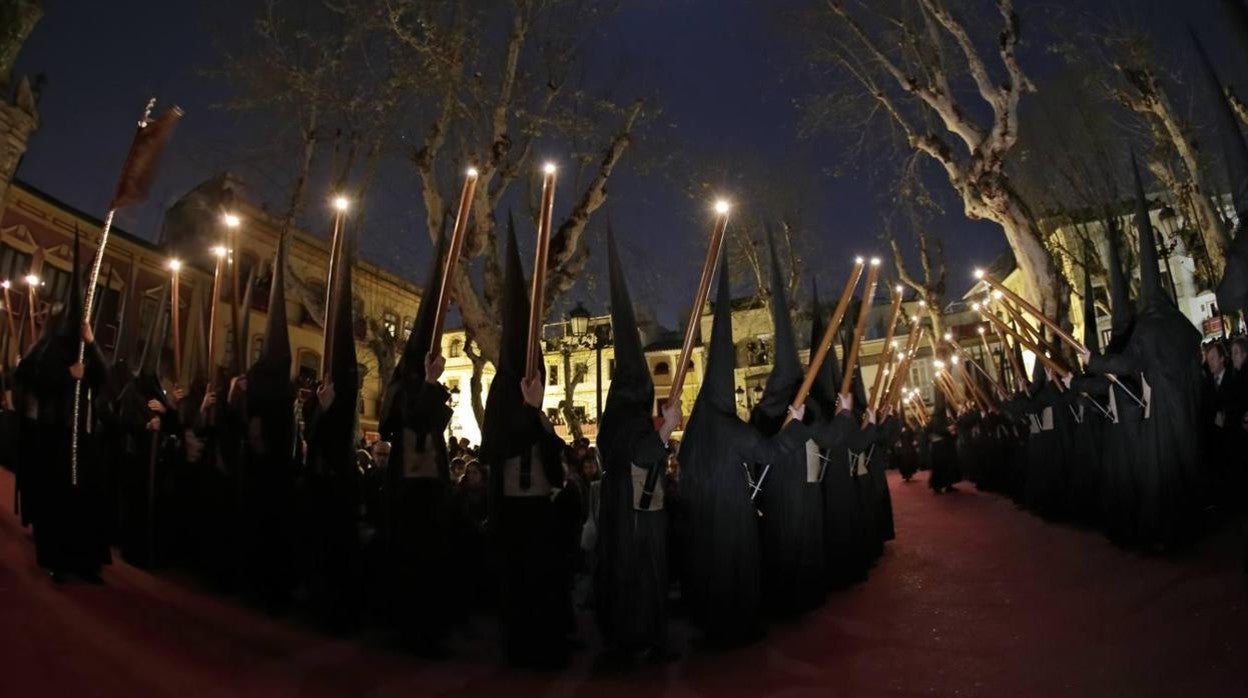 Nazarenos del Gran Poder en la Madrugada