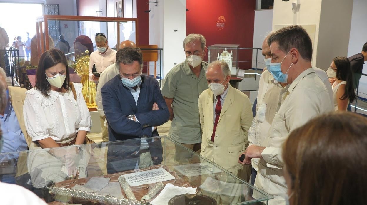 Detalles de las nuevas piezas del palio de la Virgen del Rocío