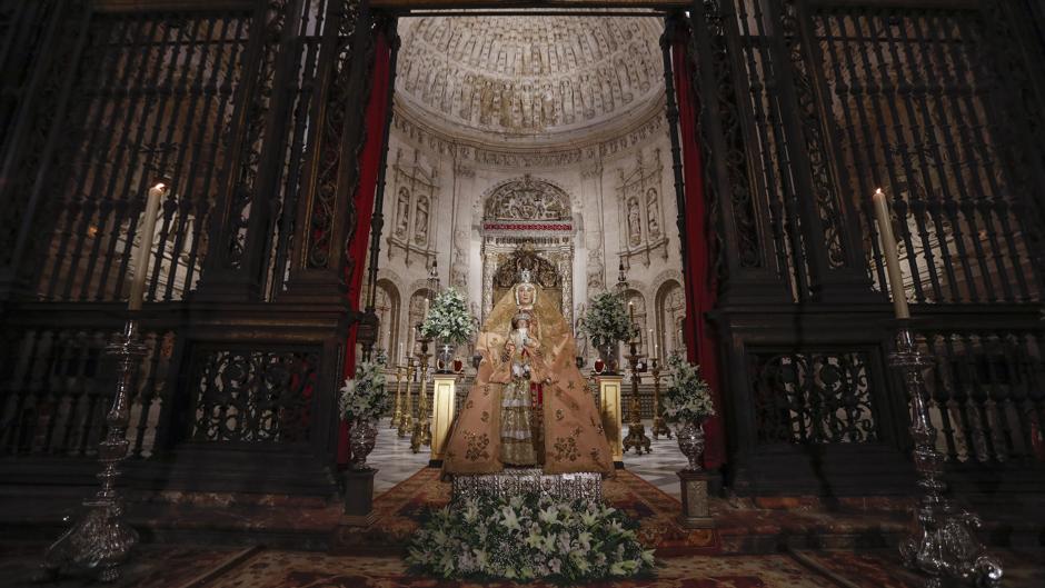 Dos años de distancia sin el beso a la patrona
