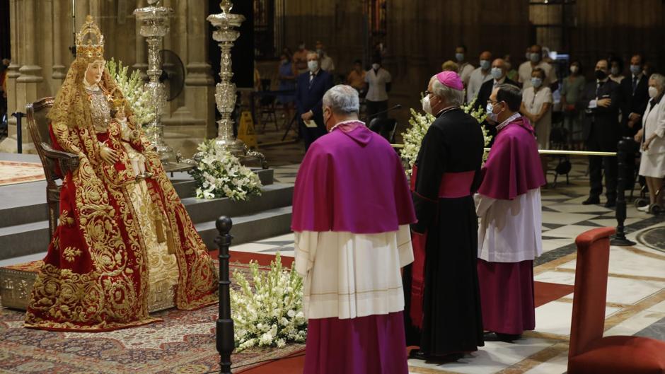 Sevilla vive un 15 de agosto sin procesión en el 75 aniversario del patronazgo