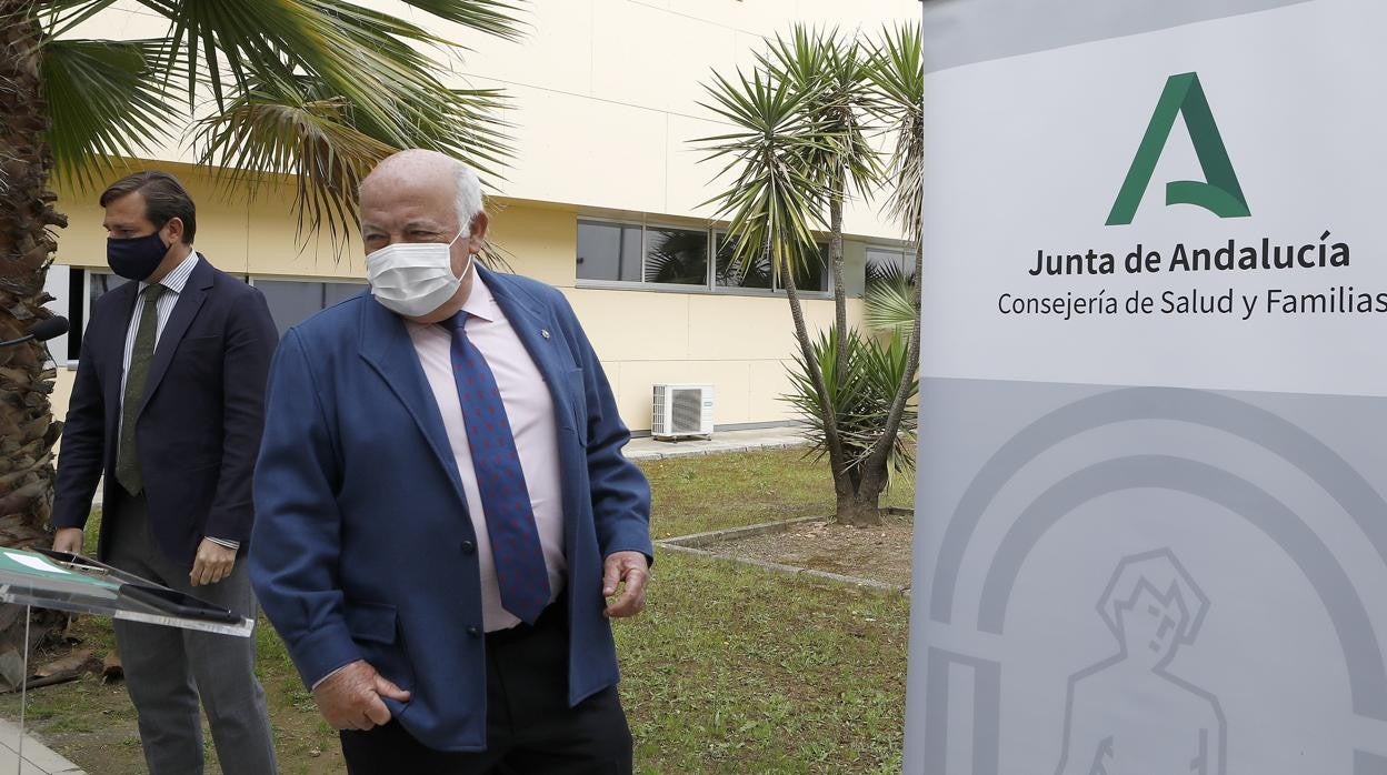 El consejero de Salud y Familias, Jesús Aguirre