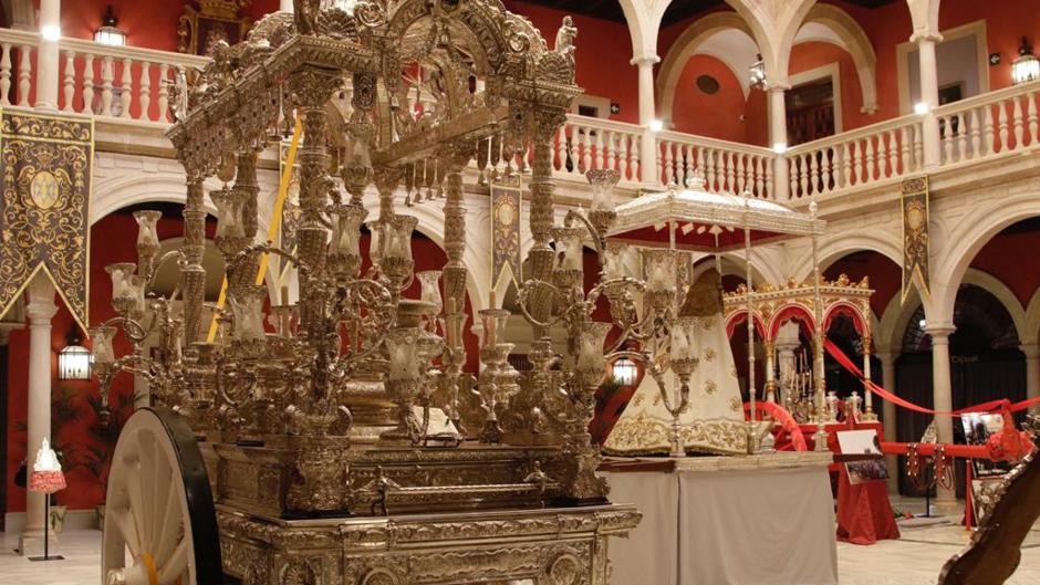 Toda la devoción a la Virgen del Rocío, desplegada en pleno centro de Sevilla