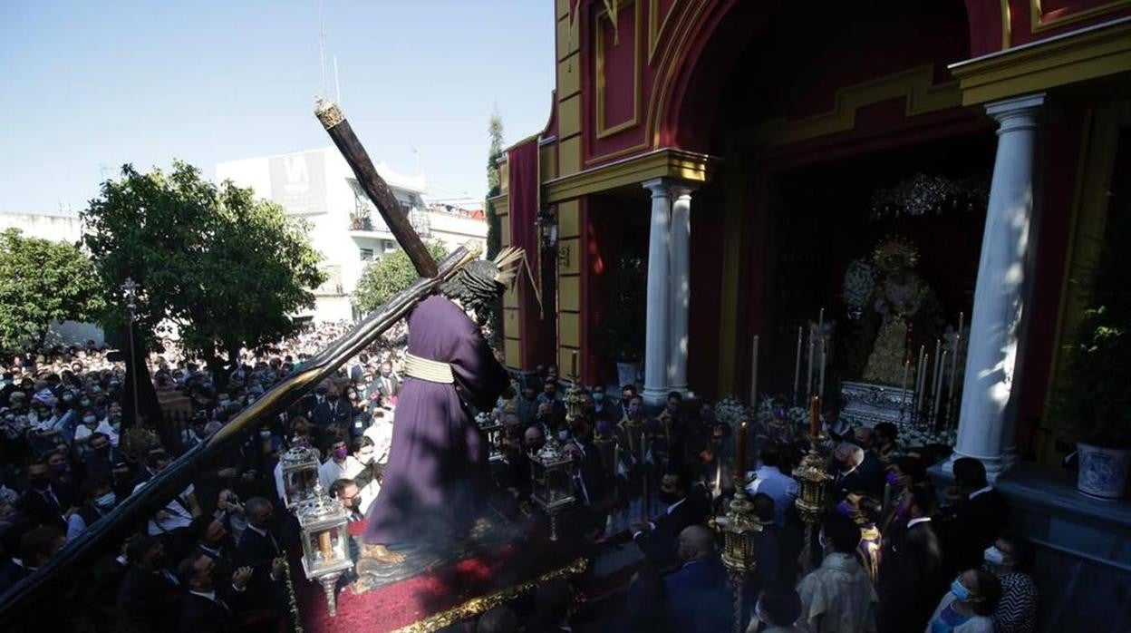 Misión en Tres Barrios de Sevilla: Santa Aurelia abre su corazón al  Gran Poder