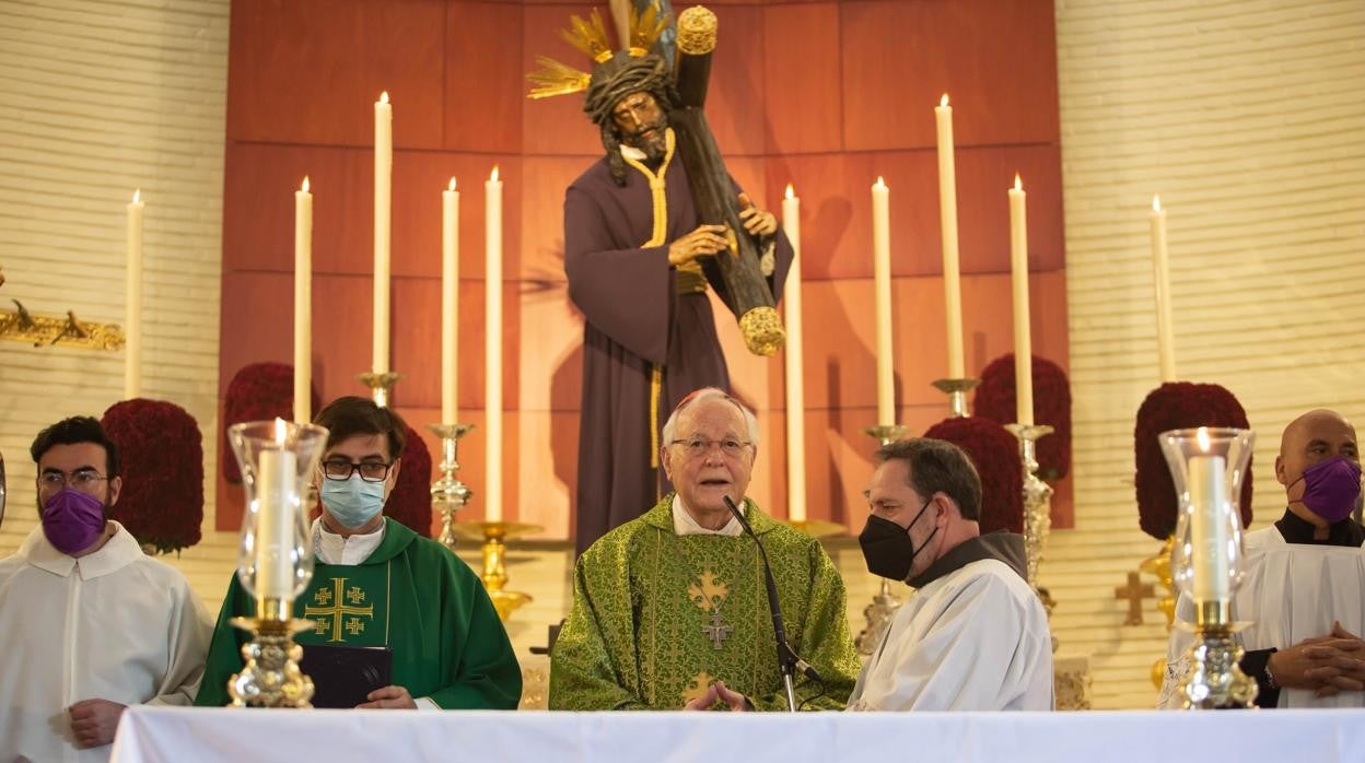 El Cardenal Amigo Vallejo ante el Gran Poder en su Misión en las Candelarias
