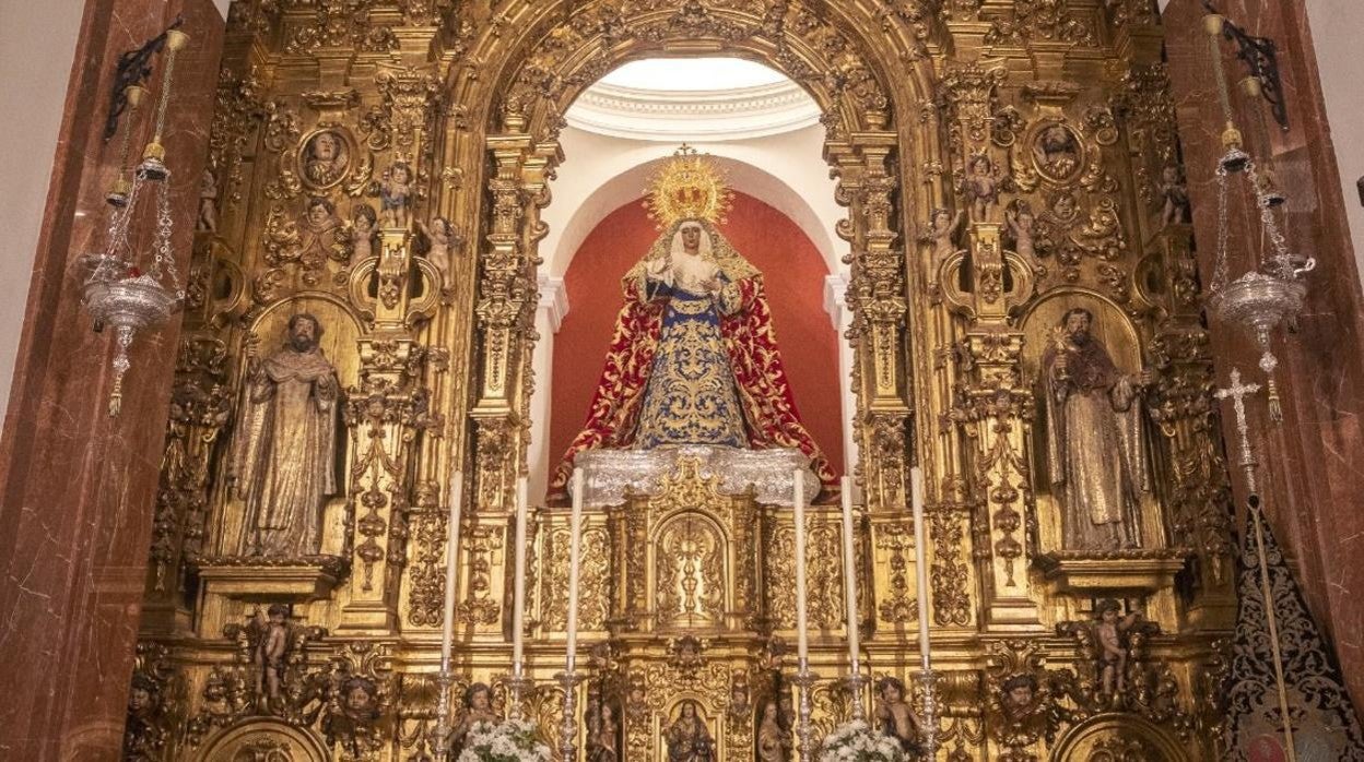 La Esperanza de Triana en su camarín
