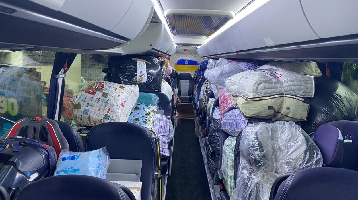 Material almacenado en el autobús con destino a Ucrania