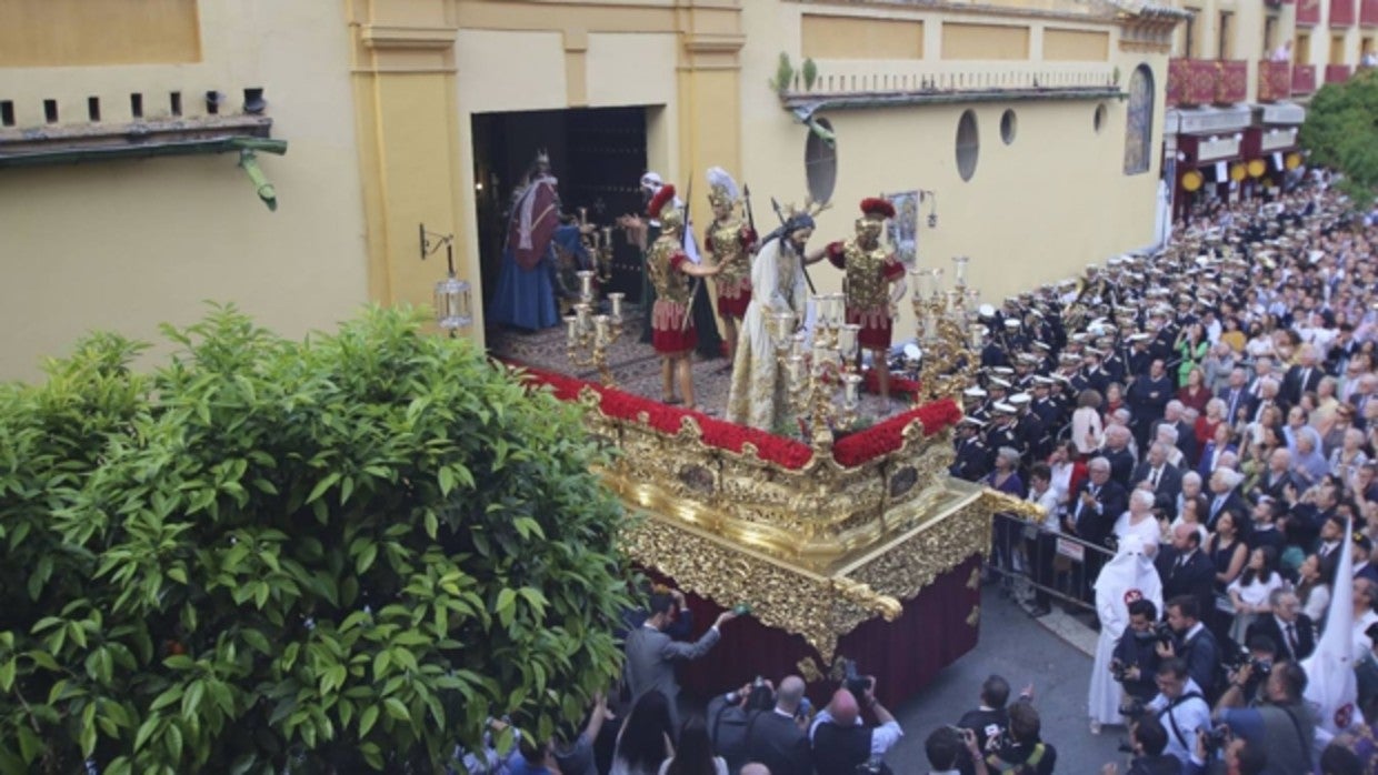 La salida del misterio del Desprecio de Herodes de la Amargura